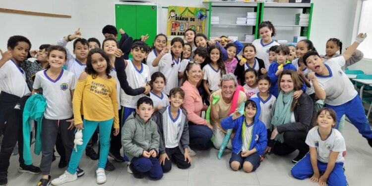 Causos e lendas são trabalhados em escolas de Ilhabela como preparativos para o mês do folclore