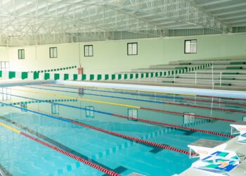 Colucci amplia infraestrutura esportiva e educacional de Ilhabela com nova piscina semiolímpica no PEII Su