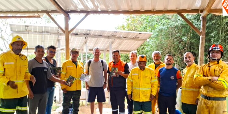 Combate a foco de incêndio termina com ação de educação ambiental na Ilha de Búzios