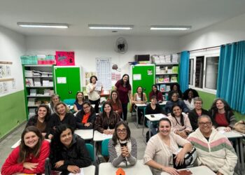 Escola de Ilhabela recebe formação sobre alfabetização baseada em evidências