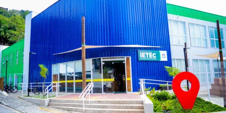 IETEC de Ilhabela terá cursos técnicos com intérpretes de libras