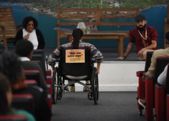 Ilhabela promove conscientização sobre o respeito às vagas para PcD com ação “Só 5 minutinhos