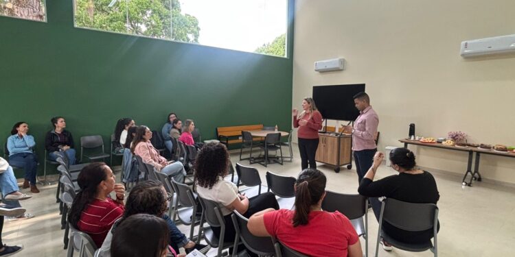 Ilhabela promove reunião de alinhamento com professores da Educação Especial e Inclusiva