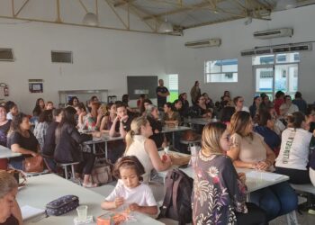 Prefeitura de Ilhabela promove encontro com conselheiros da Educação Infantil para atualização do Regimento Interno