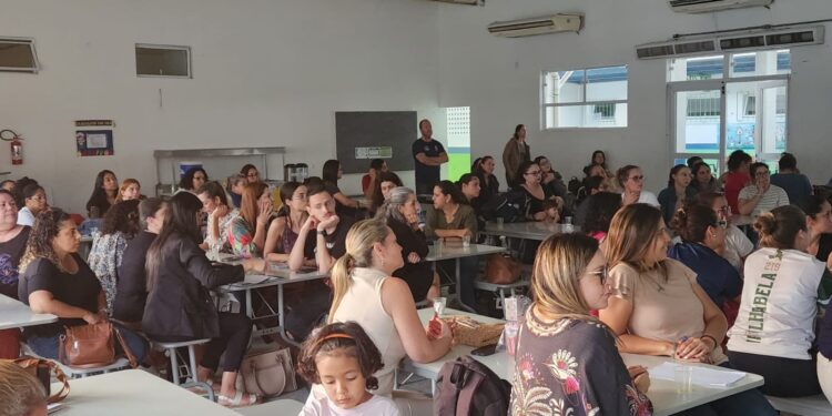 Prefeitura de Ilhabela promove encontro com conselheiros da Educação Infantil para atualização do Regimento Interno