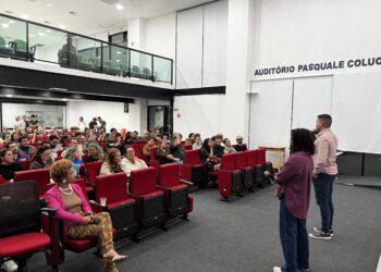 Professores dos Anos Finais de Ilhabela participam de palestra de Formação em Educação Antirracista