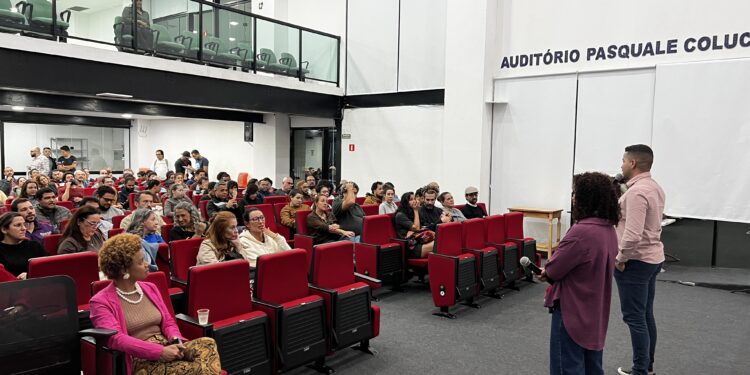 Professores dos Anos Finais de Ilhabela participam de palestra de Formação em Educação Antirracista