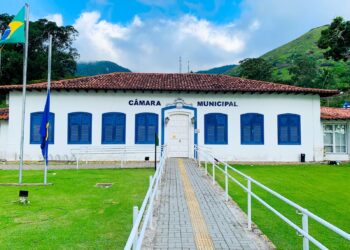 Secretaria de Educação de Ilhabela presta contas do 2º quadrimestre de 2025 na Câmara