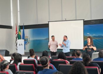 Auxiliares de Primeira Infância participam de formação sobre saúde emocional em Ilhabela
