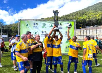 8 de Junho conquista título da categoria Veteraníssimos 50+ no Campeonato Municipal de Ilhabela