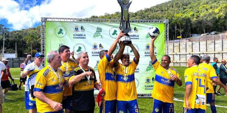 8 de Junho conquista título da categoria Veteraníssimos 50+ no Campeonato Municipal de Ilhabela