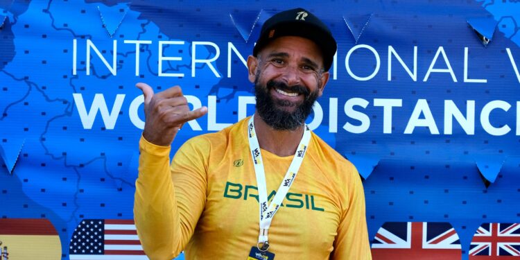 Atletas de Ilhabela conquistam cinco medalhas no Campeonato Mundial de Va’a 2025, em Niterói