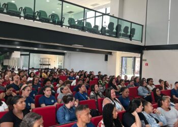 Auxiliares de Primeira Infância participam de formação sobre saúde emocional em Ilhabela