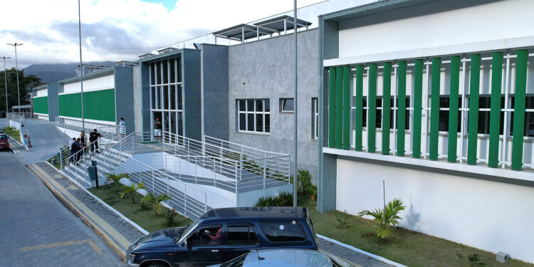 Operação integrada da Prefeitura de Ilhabela flagra crime ambiental e apreende mercadorias irregulares