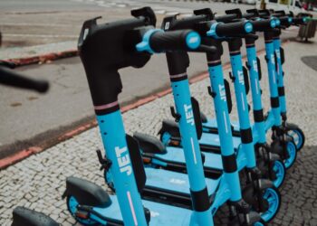 Ilhabela conta com serviço de aluguel de patinetes elétricos