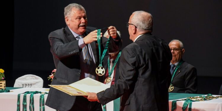 Gran Mestre Rezende é homenageado em evento da Federação Paulista de Jiu-Jitsu