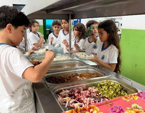No aniversário de 220 anos, Ilhabela leva a tradição caiçara para a mesa dos alunos