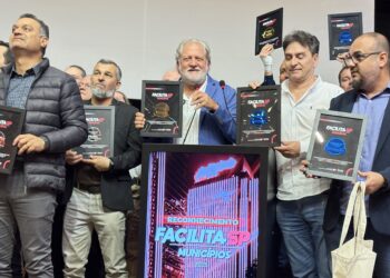 Prefeito Toninho Colucci conquista Selo Bronze do Programa Facilita SP Municípios para Ilhabela
