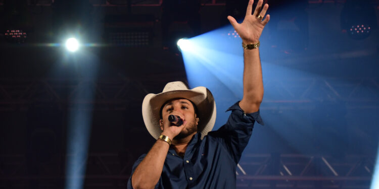 Shows do aniversário de 220 anos Ilhabela agitam a cidade com artistas de renome nacional