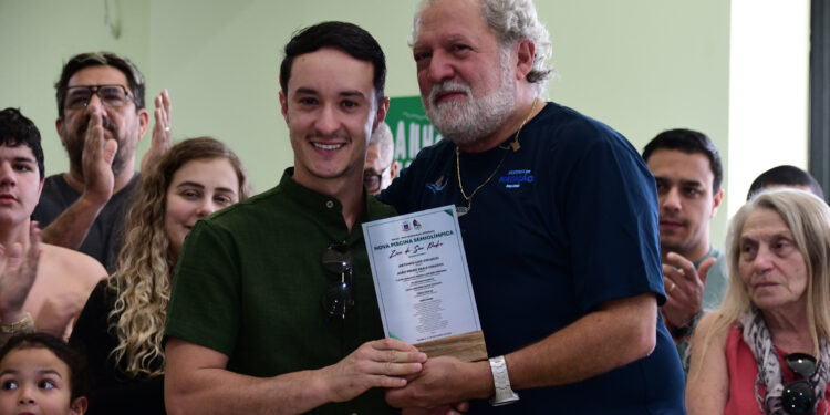 Toninho Colucci leva mais esporte para região Sul de Ilhabela com entrega da piscina semiolímpica do PEII