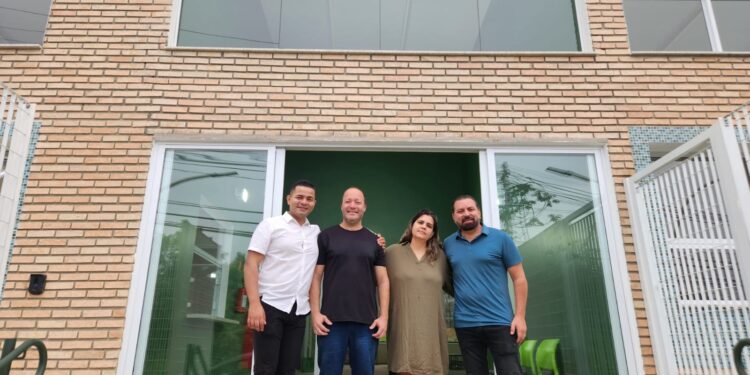 Alunos da Escola Natã Ugo são recebidos na nova escola do Bexiga