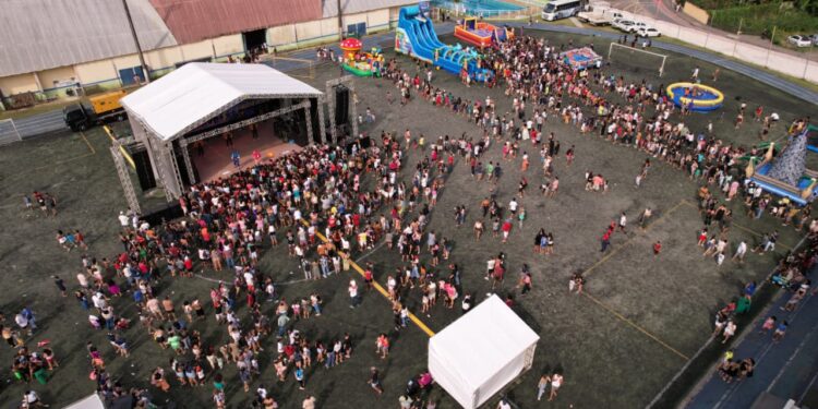 Dia das Crianças reúne milhares de pequenos no PEII da Barra Velha