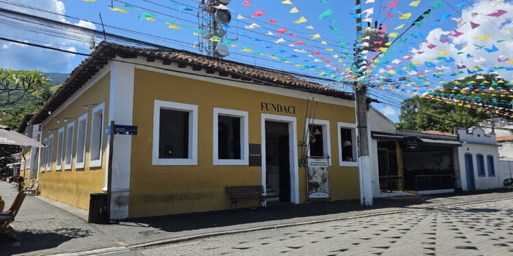 Exposição “Canoa Caiçara” celebra a cultura tradicional em Ilhabela e terá exibição de documentário na 12ª FLAI