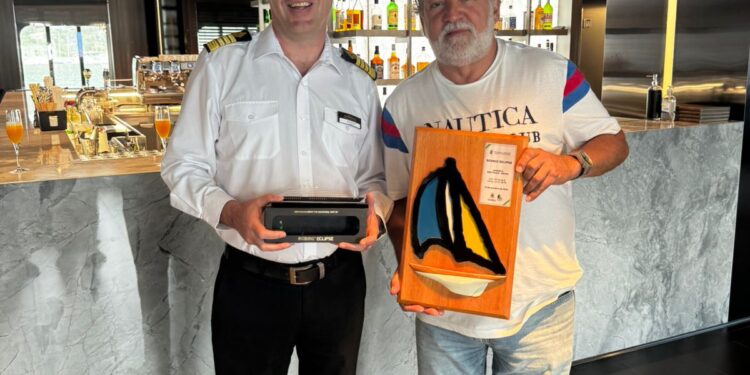 Prefeito Toninho Colucci abre oficialmente a temporada de cruzeiros 2025/2026 de Ilhabela