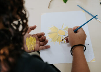 Ilhabela recebe lançamento do livro “Pelo Caminho das Plantas da Aldeia” e roda de conversa com o Cacique Mauro Awa