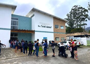 Mais de 850 peças de roupas são distribuídas pelo Varal Solidário do Fundo Social de Ilhabela, beneficiando mais de 90 famílias