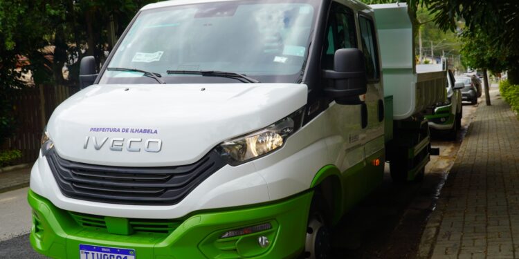 Novos caminhões reforçam estrutura da Secretaria de Serviços Urbanos de Ilhabela