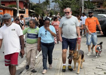 Prefeito Toninho Colucci reforça compromisso com a causa animal durante ação “Cuidar é Proteger” em Ilhabela