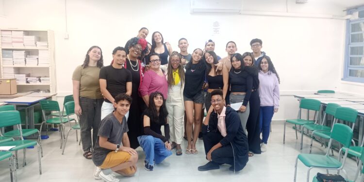 Programa Viagem literária encerra edição em Ilhabela com a presença da escritora Eliane Marques