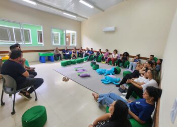 Secretaria de Educação de Ilhabela realiza escuta com Auxiliares de Primeira Infância em todas as unidades escolares