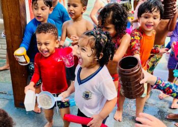 Semana da Criança anima escolas da rede municipal de Ilhabela com uma viagem pelos anos 80, 90 e 2000