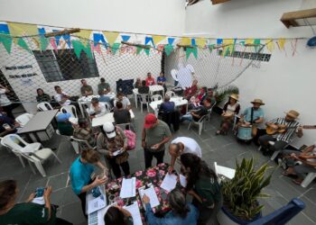 Tradição caiçara é fortalecida em encontro de pescadores de cercos flutuantes