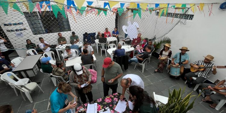 Tradição caiçara é fortalecida em encontro de pescadores de cercos flutuantes