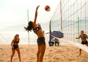 Arena Perequê recebe mais de 40 atletas na Copa Ilhabela de Vôlei de Praia 2025