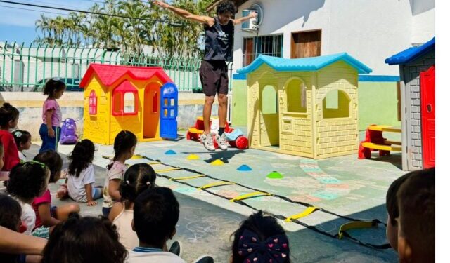 Contemplados pelo programa Bolsa-Atleta de Ilhabela inspiram alunos da Escola Antônio Marques com esporte e dedicação