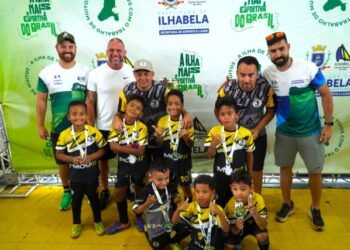 Festival de Futebol de Base de Ilhabela reúne mais de 300 crianças no PEII Barra Velha