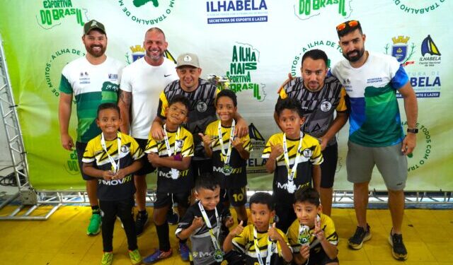Festival de Futebol de Base de Ilhabela reúne mais de 300 crianças no PEII Barra Velha