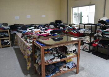 Fundo Social de Ilhabela realiza primeira edição do Varal Solidário de novembro com mais de mil peças doadas