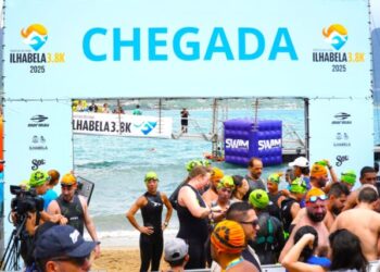 Ilhabela recebe a 12ª Travessia do Canal com quase mil nadadores e alto nível técnico