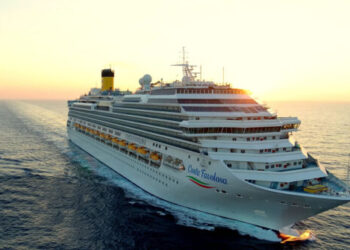 Navio Costa Favolosa chega a Ilhabela trazendo 3,8 mil turistas e abrindo a temporada dos grandes transatlânticos