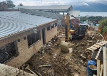 Obras da terceira Escola Cívico-Municipal de Ilhabela avançam no Itaquanduba