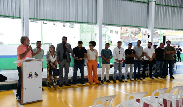 Prefeitura de Ilhabela entrega reforma da quadra poliesportiva do Itaquanduba