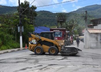 Prefeitura de Ilhabela inicia obras de recapeamento no bairro da Água Branca