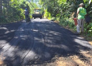 Prefeitura de Ilhabela realiza asfaltamento em rua do Portinho