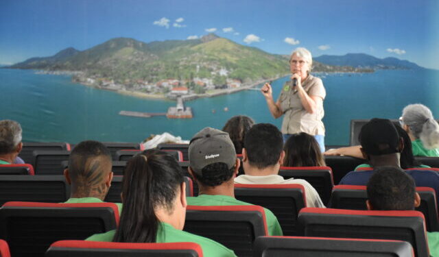 Prefeitura de Ilhabela realiza capacitação de funcionários da limpeza urbana para áreas de preservação ambiental