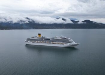 Temporada de cruzeiros 2025/2026: grandes transatlânticos impulsionam economia de Ilhabela